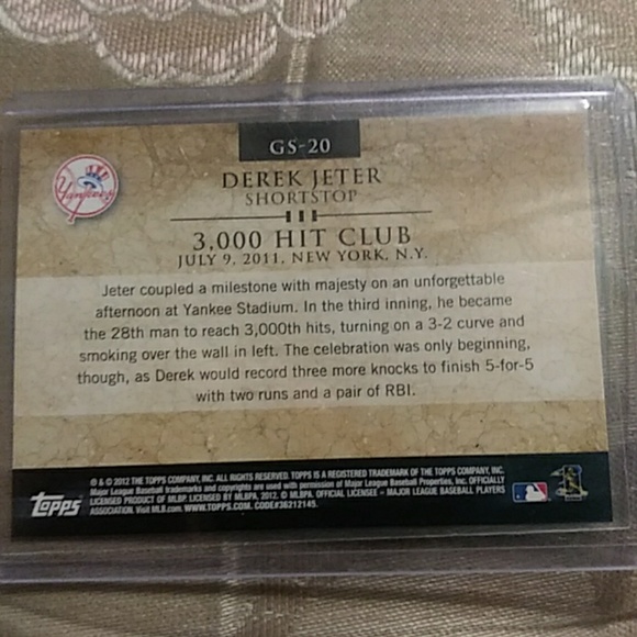 Derek Jeter gold standard Topps card - Picture 2 of 2